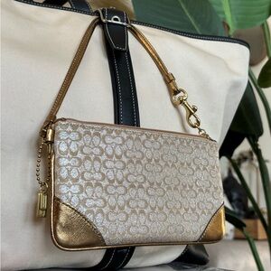 🌟⭐️✨VTG COACH Special Edition Signature Lurex Wristlet✨⭐️🌟